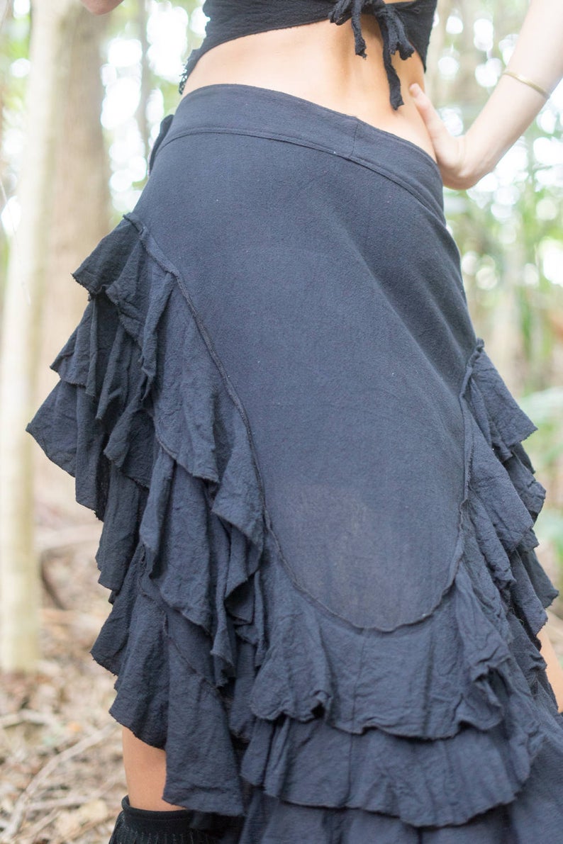 RUFFLE SKIRT BLACK